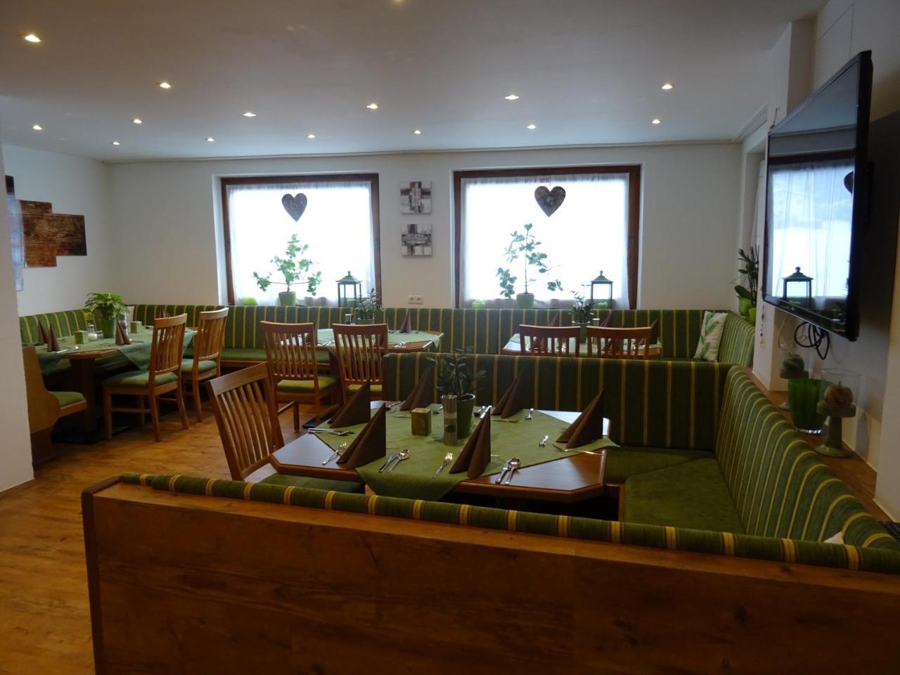Hotel Restaurant Rosengarten Zell am Ziller Exterior photo